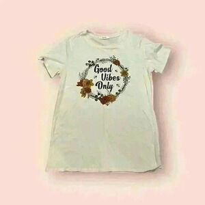 Trs Bien Unisex White Floral Wreath Good Vibes Only Inspirational T-Shirt
